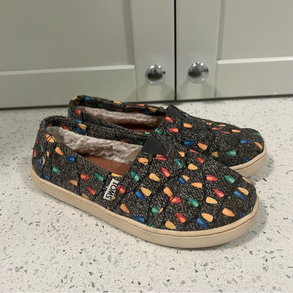 20% off $40+!TOMS Kids' Multicolor Christmas Lights Slip-On Shoes Size 3 Fleece
